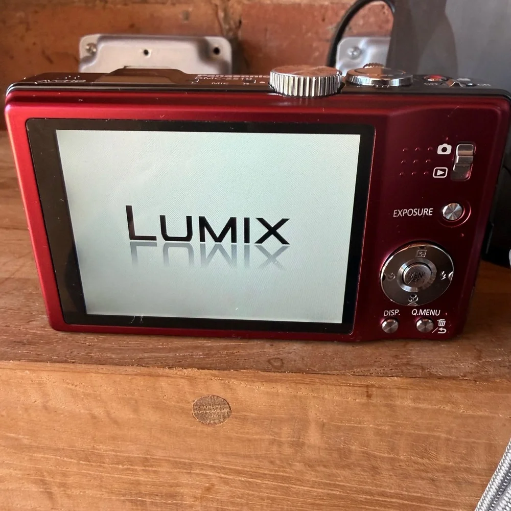 Excellent Condition: Panasonic Lumix digital camera with all accessories